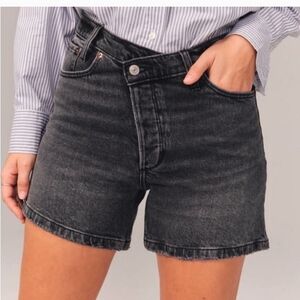 Abercrombie & Fitch The Dad Short High Rise Asymmetrical Button Denim Short 33